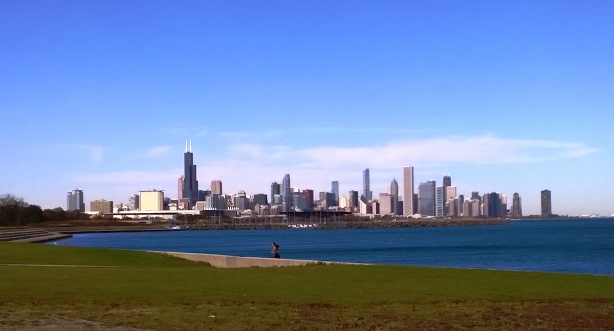 bob_5555's tweet photo. Chicago | 02Nov15 | 21C / 70F | unbelievable weather! #LakeMichigan #NotTheMed https://t.co/WI22V2fOqV