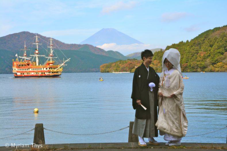 dichtbijverweg's tweet photo. #japanese #wedding in front of #MountFuji #japan #travelgram #travel #belgiantravelblogger #traveltips #reizen https://t.co/UrqwC07uQk