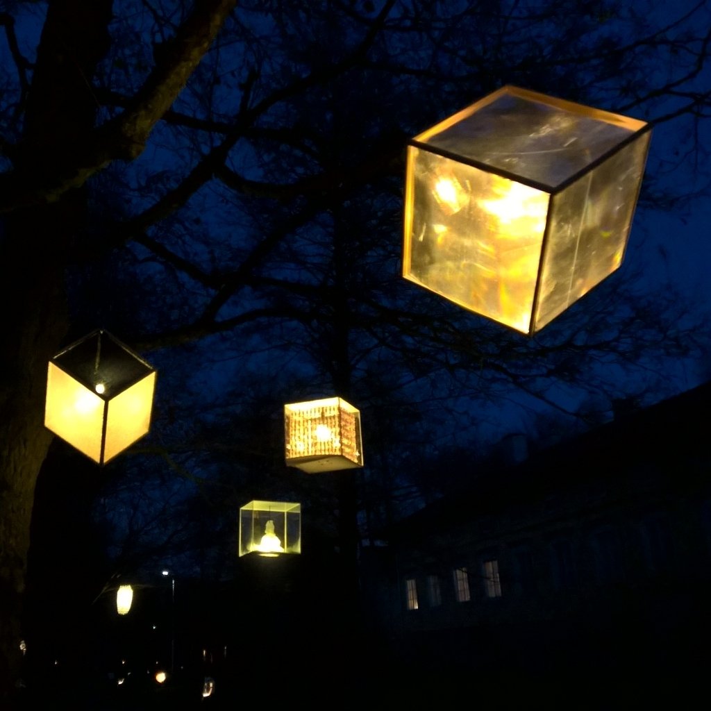 OnomaFiskars's tweet photo. #LanternPark:in kymmenet #lyhdyt valaisevat ruukkia 21/11 saakka ❤ Yhteistyössä @LuxHelsinki &amp; @FiskarsVillage #valo https://t.co/kuuLydH9Cv