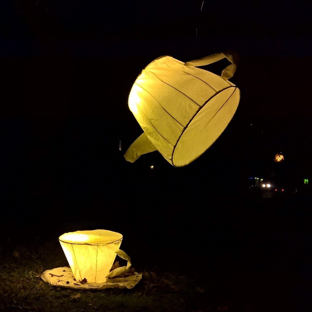 OnomaFiskars's tweet photo. #LanternPark:in kymmenet #lyhdyt valaisevat ruukkia 21/11 saakka ❤ Yhteistyössä @LuxHelsinki &amp; @FiskarsVillage #valo https://t.co/kuuLydH9Cv
