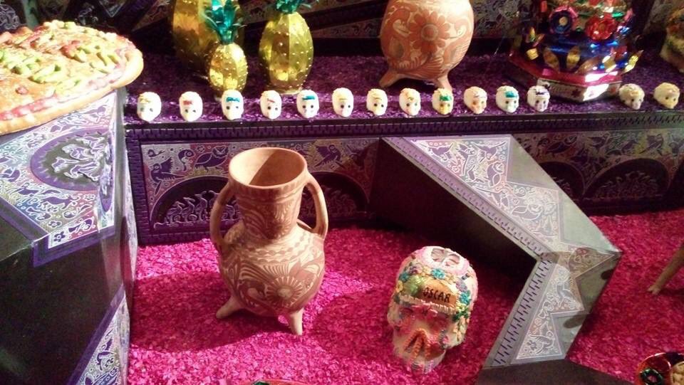 FOVmx's tweet photo. ¿En dónde andan, tienen el día libre? Vengan al @DoloresOlmedo la ofrenda está preciosa #DíaDeMuertos #FOVmx https://t.co/ba3dLOPB6K