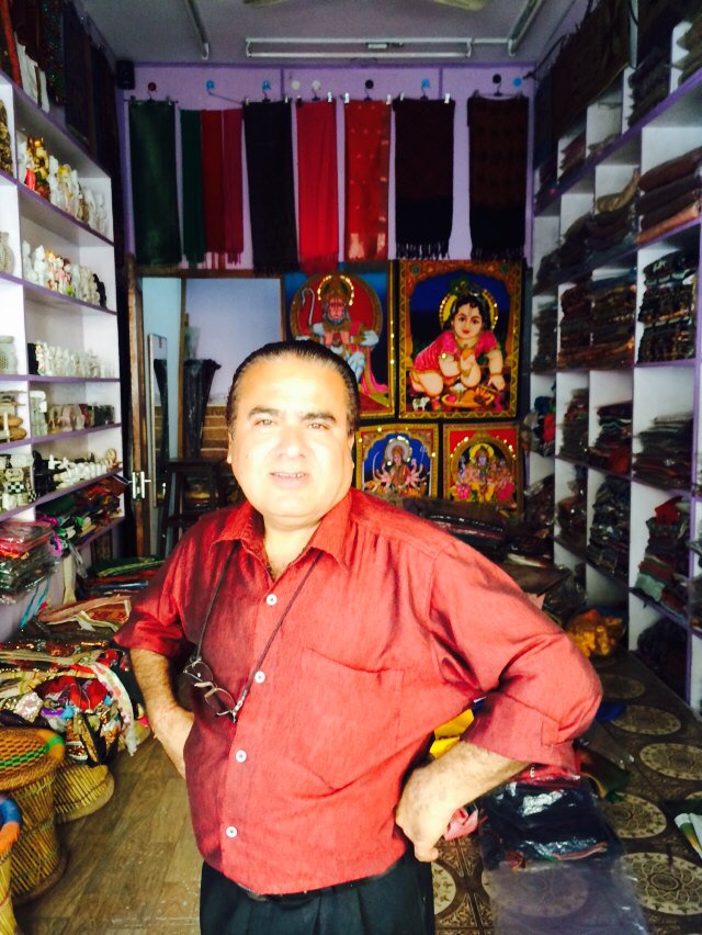 HerstToby's tweet photo. Bumped into Danny DeVito in Udaipur! @ditsjosse @SachaSchetsAG @Testing_Bea https://t.co/wfywMGMEXM