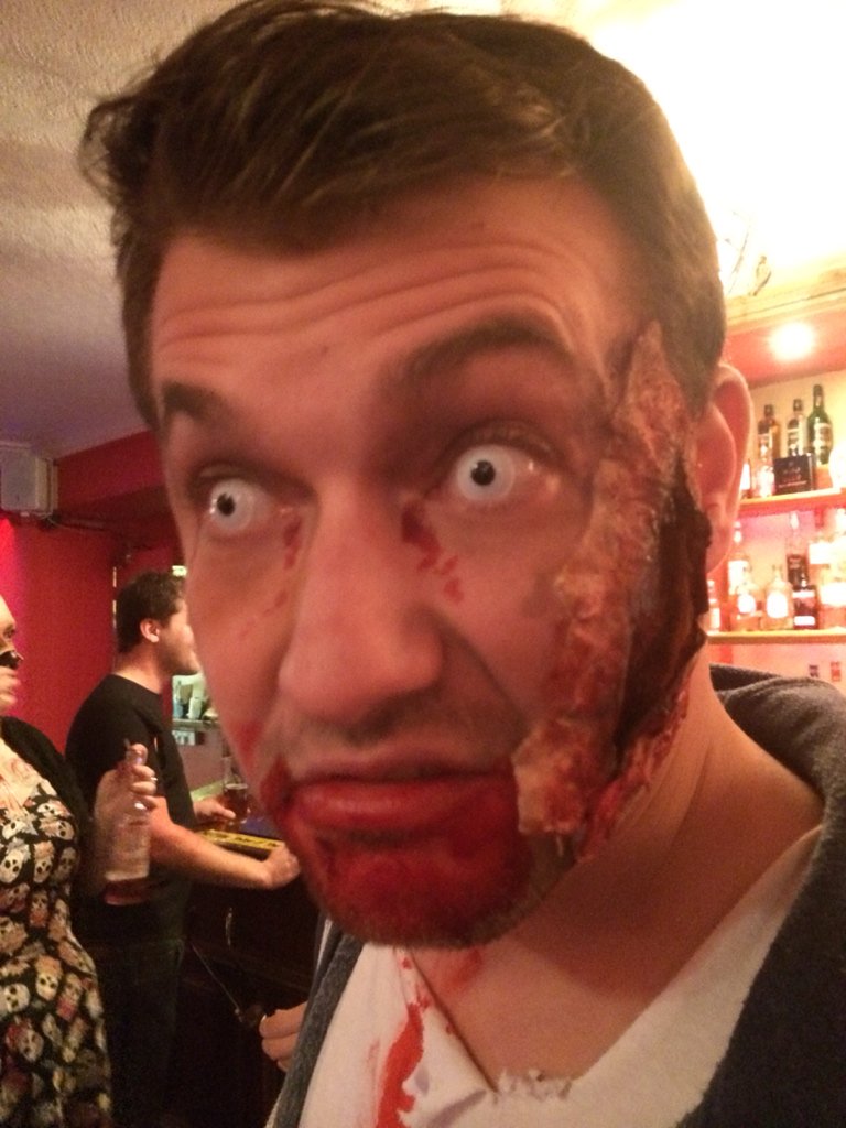undercovers1's tweet photo. #TheWalkingDead #Halloween @OliversMalvern #deadfun https://t.co/bndEOE60Gd