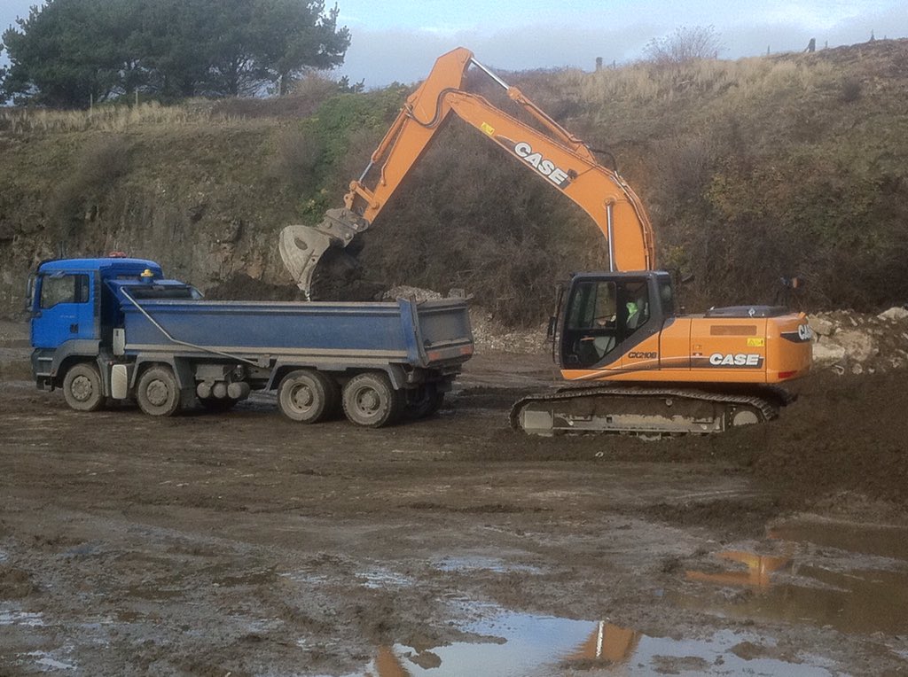 CIBLELLO's tweet photo. A blast from the past, back to the days on @HayleHarbour1 @CaseCE #hayleharbour #case #cornwallhgv #ciblello https://t.co/Uxtitmzmfn