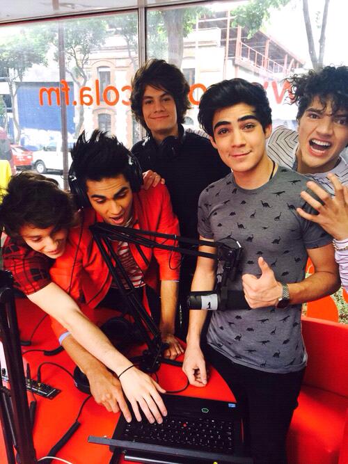 TeamJalonso's tweet photo. Es una promesa, @somosCD9. ❤
#SiempreJuntosSiempre https://t.co/1m9PZlJgTS