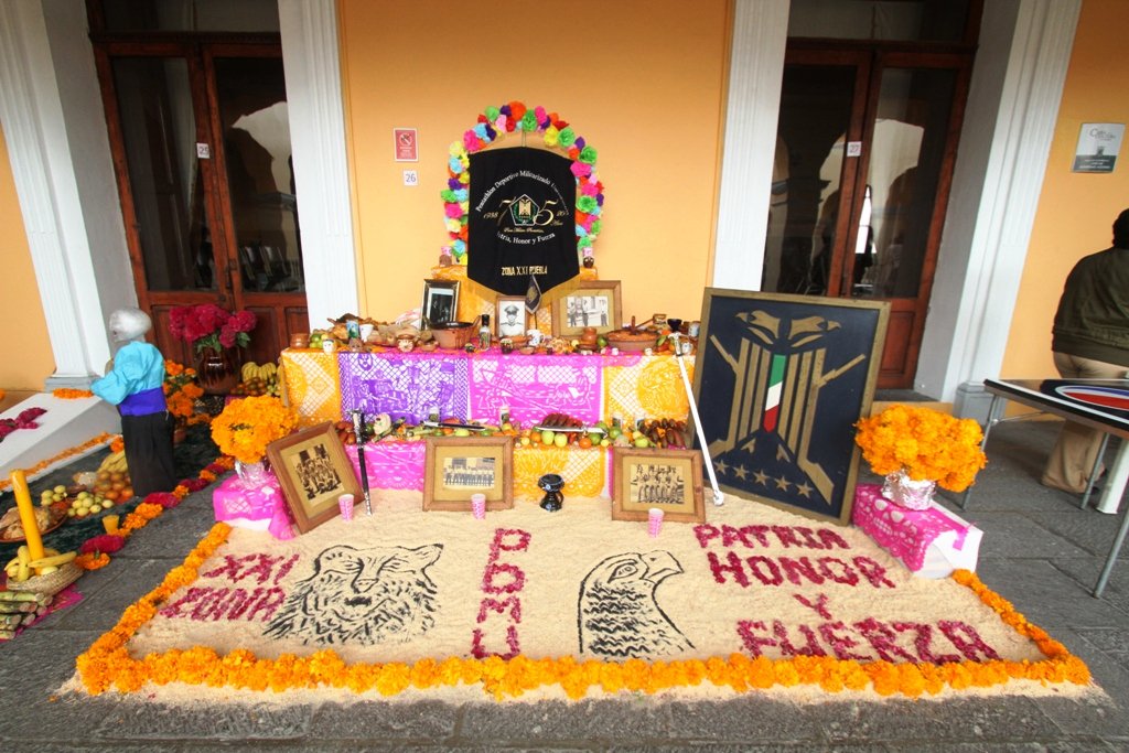 PueblaMuseos's tweet photo. Disfruta con tu familia las ofrendas expuestas en Casa de la Cultura de #Puebla. Entrada libre. #ConcursoOfrendas https://t.co/qkLiBHKgpN