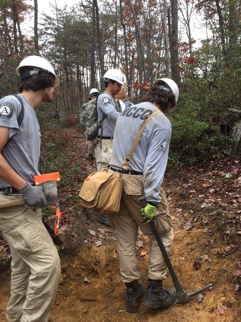AmeriCorpsNCCC's tweet photo. .@AmeriCorpsNCCC staff spent the day with #River5 at the Red River Gorge in Kentucky! Thx @forestservice https://t.co/I6OjUmuP8v