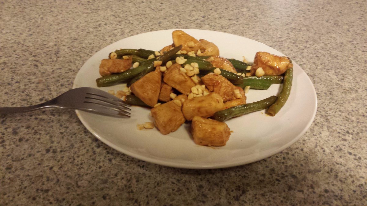 sarcourts's tweet photo. Tired a new recipe tonight, kung pao chicken. So focused on the chicken I forgot to make quinoa.. opps #URwhatUtwEat https://t.co/otJIdMaZGp