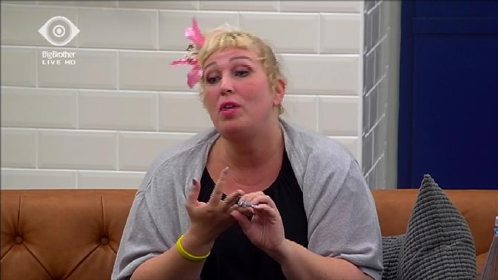 BB12_DE's tweet photo. Wieso ist diese intelligente, eloquente und belesene Frau eigentlich Single? #BBsixx #BBAsa https://t.co/gWSlTADWv2