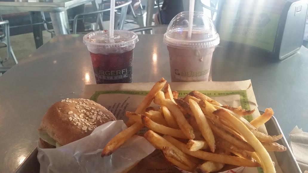 PatrickMills1's tweet photo. Thanks to Louie, David & staff @BURGERFI Hallandale Beach for the great meal & awesome service! #trysomebetter https://t.co/FZfirg0XRt