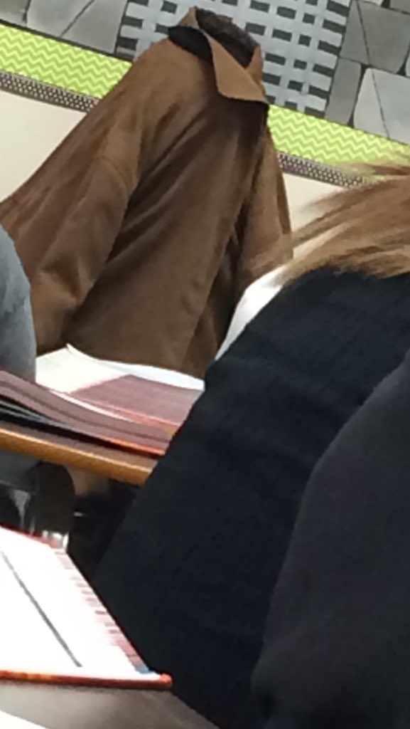 Dare2Drop's tweet photo. When ms.Crane asks who wants to read @jvwons https://t.co/5LNotoJl0t
