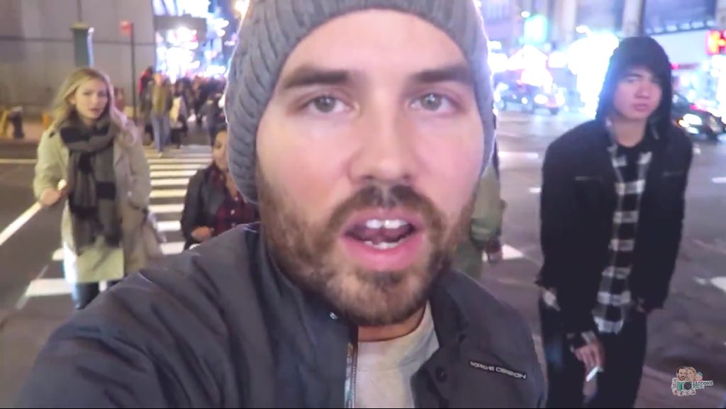 5SOS_Updatezz's tweet photo. @Calum5SOS in @JonathanJoly vlog😍 -L https://t.co/1W3q3aaYhI