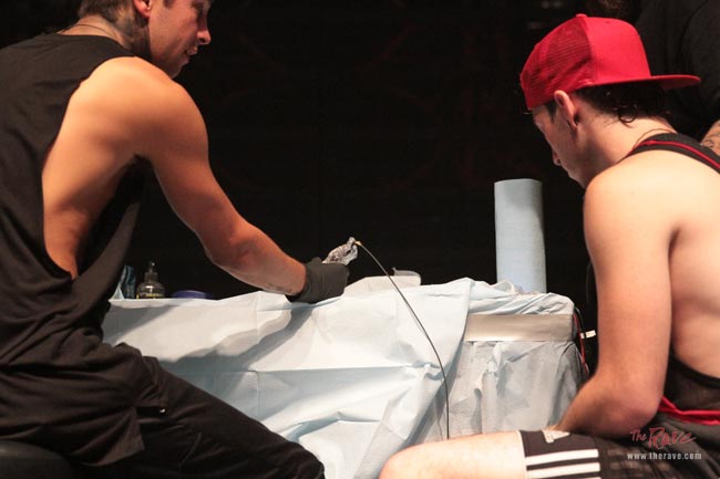 topupdated's tweet photo. Tyler and Josh tattooing each other at The Rave in Milwaukee on October 30, 2015 #4 https://t.co/vahg0gmPEQ
