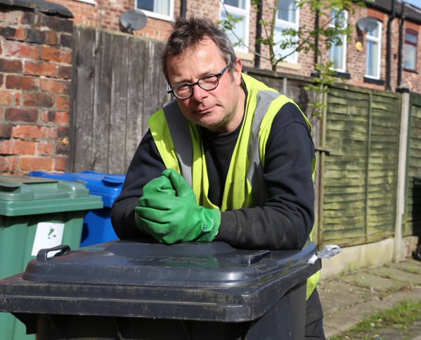 HughsWaronWaste's tweet photo. IS ur BLOOD BOILING ABOUT the way supermarkets deal with WASTE  in this country? Sign up to https://t.co/KEO0RVET7N https://t.co/GBq9ZwXqQV