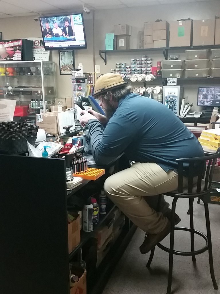 rvpugh89's tweet photo. The master photographer at work @Tobaccology #photoshopisking #he_is_so_cool https://t.co/Y2Ign49Bsh