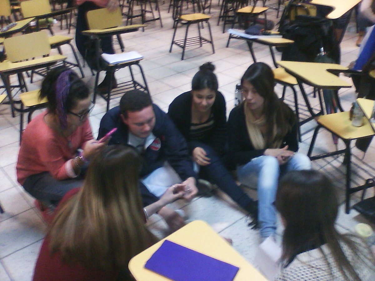 licenciadas2015's tweet photo. #resoluciondeproblemas Experiencia compartida en Psicologia de la Educacion de la @uneroficial @fcedu_uner https://t.co/sJ4TDJRPXH