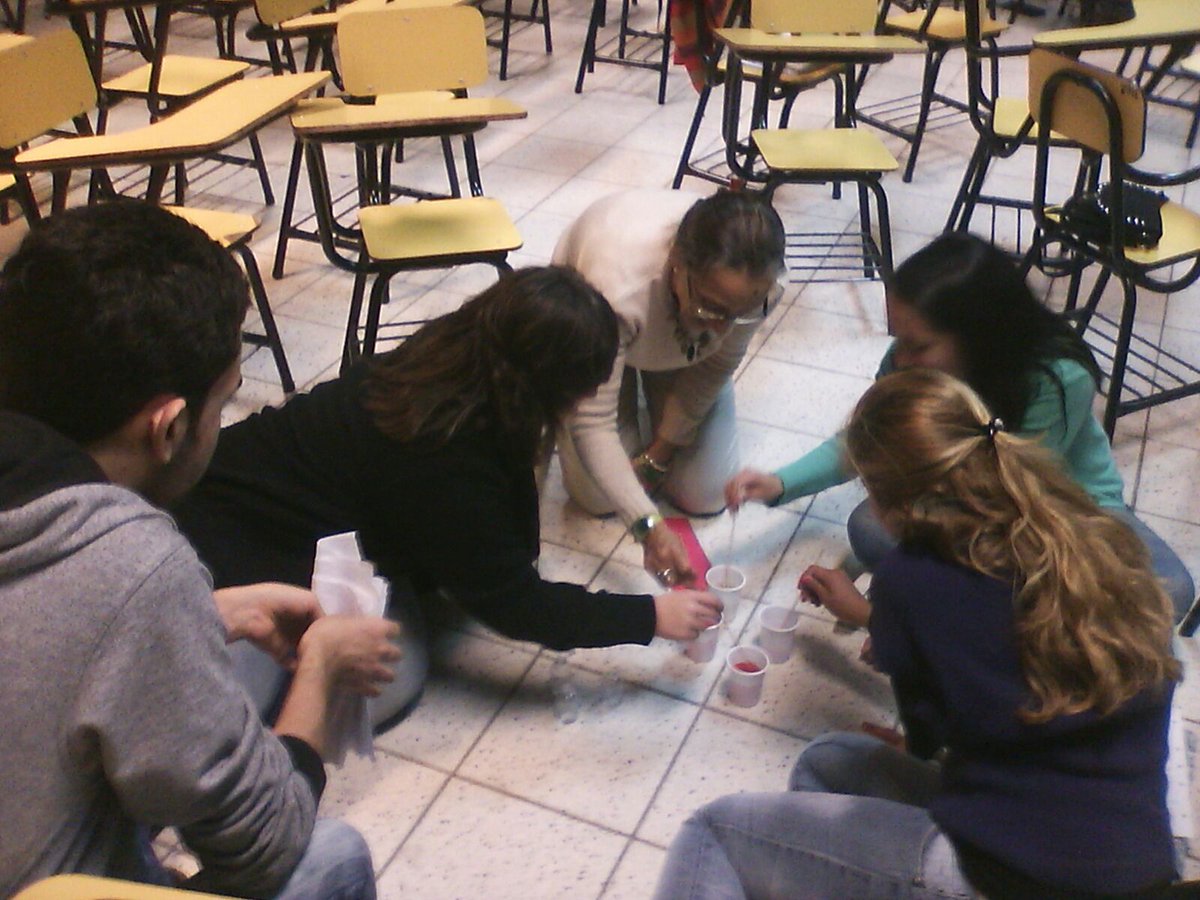 licenciadas2015's tweet photo. #resoluciondeproblemas Experiencia compartida en Psicologia de la Educacion de la @uneroficial @fcedu_uner https://t.co/sJ4TDJRPXH