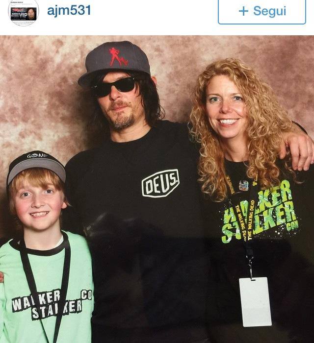 FansTWD3's tweet photo. Evento Walker Stalker Con Nueva York 2014. @wwwbigbaldhead posando con Fans! #TWDFans https://t.co/0irjbecd3P