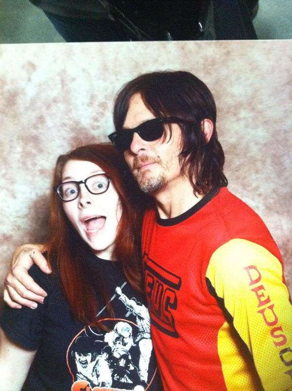 FansTWD3's tweet photo. Evento Walker Stalker Con Nueva York 2014. @wwwbigbaldhead posando con Fans! #TWDFans https://t.co/0irjbecd3P