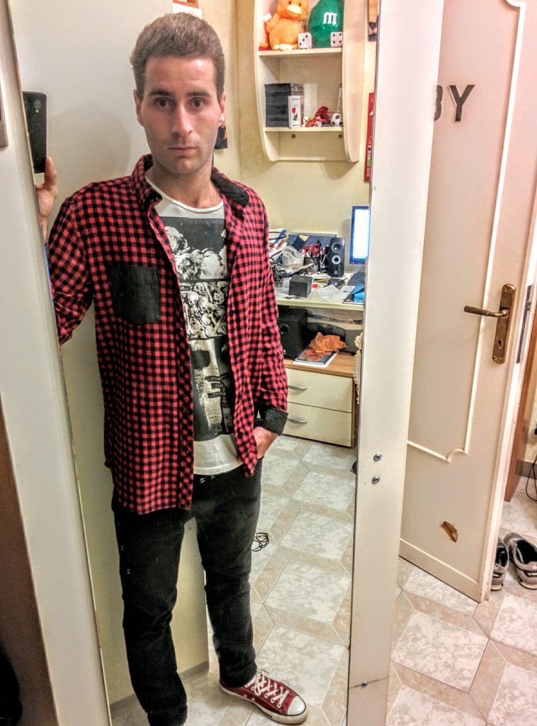 Roberto_1993_'s tweet photo. #bestshirt #beautiful #nice #likeaman #LoveMyRide #fashion #LookingForLove🔝🙌🚬😯 https://t.co/bOZYl6xQDA