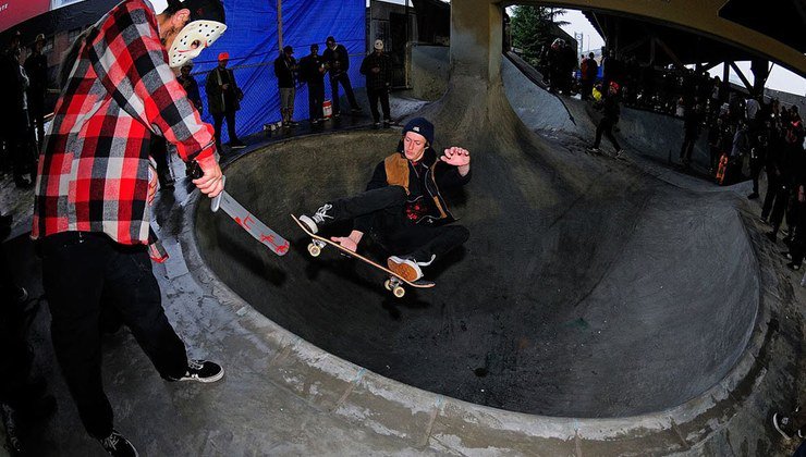 CycleFaster's tweet image. MoshunTV : Burnside skatepark in Portland turned 25 on Saturday. It got a facelift for the… )