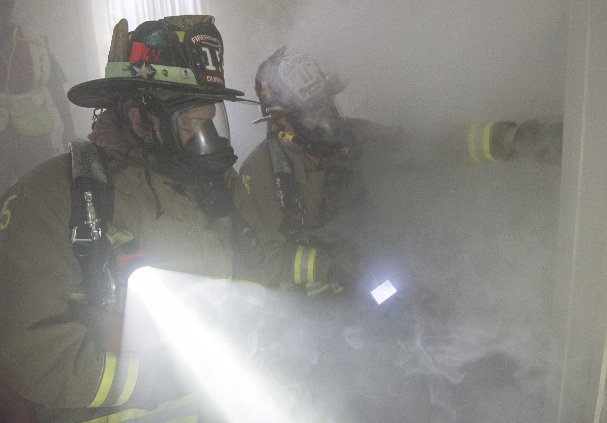 deztroyah's tweet photo. @FostersDailyDem #DurhamNH #durhamfiredepartmentNH @UNHWildcats #training https://t.co/AIpDeuVOb5