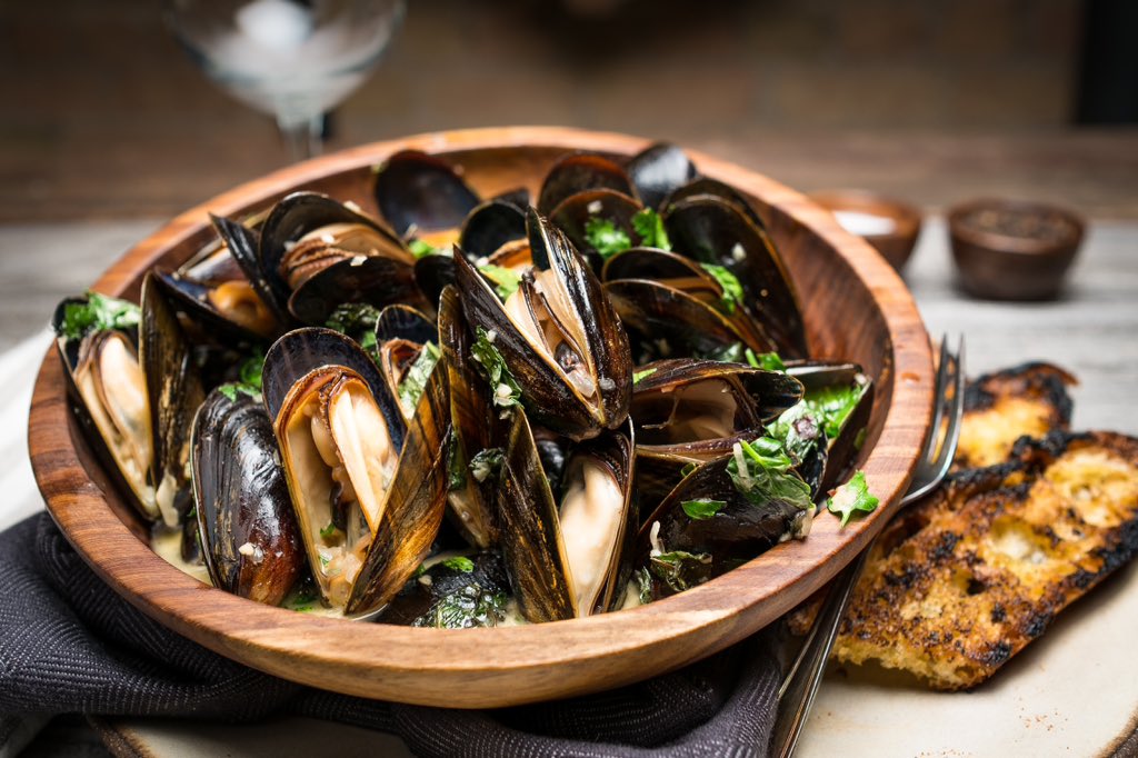 TupeloParkCity's tweet image. We're #OPEN! Try these #Maine #mussels &amp;amp; more - now serving a preview menu in our upstairs bar. Hello #ParkCity!