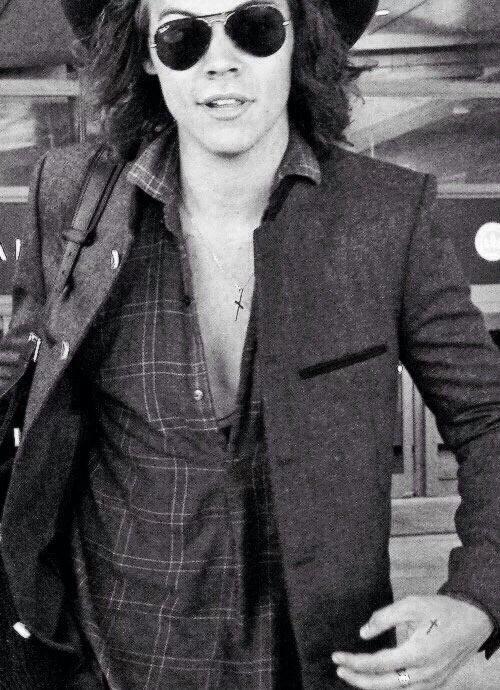 "I'm back and better then ever.Rt please.And dm me baby"