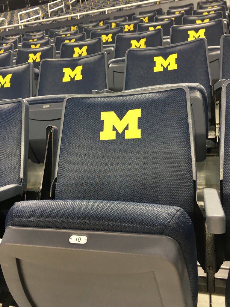 umichbball's tweet photo. We have a seat waiting for you at open practice tonight at 6 pm. See you soon #GoBlue https://t.co/RFfoNGFfJU