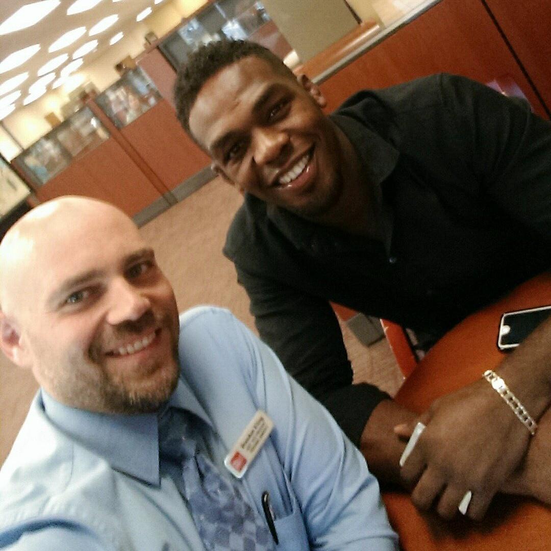 2015ViChamp's tweet photo. Guess who stopped by the office today?!  @JonnyBones https://t.co/RDYQ1pUgaK
