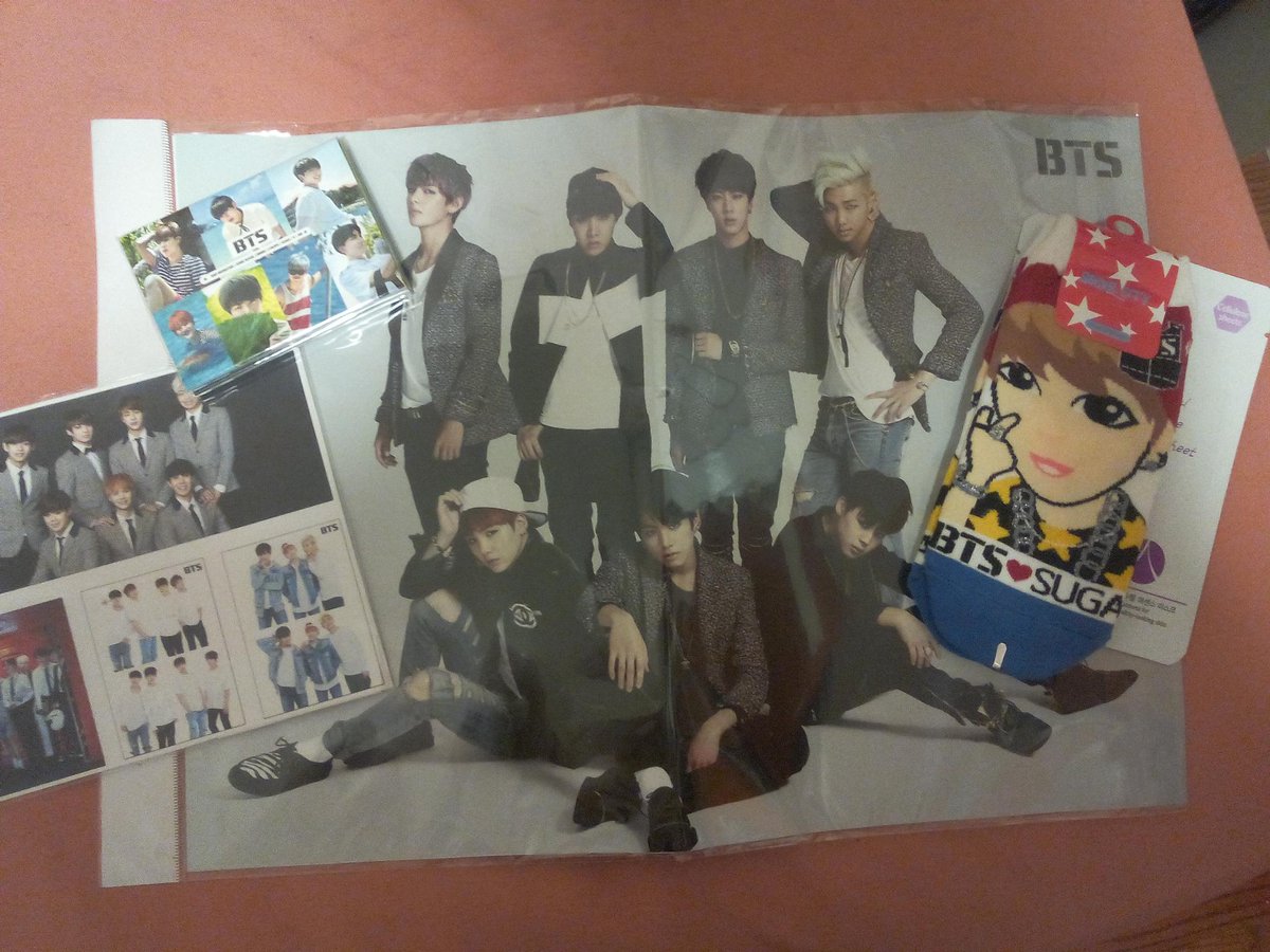 YoonGleaming's tweet photo. @HazelNightVK omgosh look what was waiting for me in the mail!! 😭 thank you so much!! 💗💗 my Monday just got better!💞 https://t.co/DBUz3xE2wo
