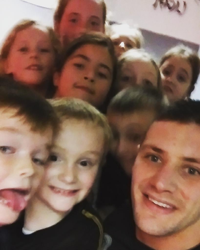 MichaelDavern89's tweet photo. With our future mma champions today @SbgEvolution ..Kicking ass!πͺ #KidsMma #NextGeneration #SbgEvolution #TheFuture https://t.co/VEVxTuRLQ3