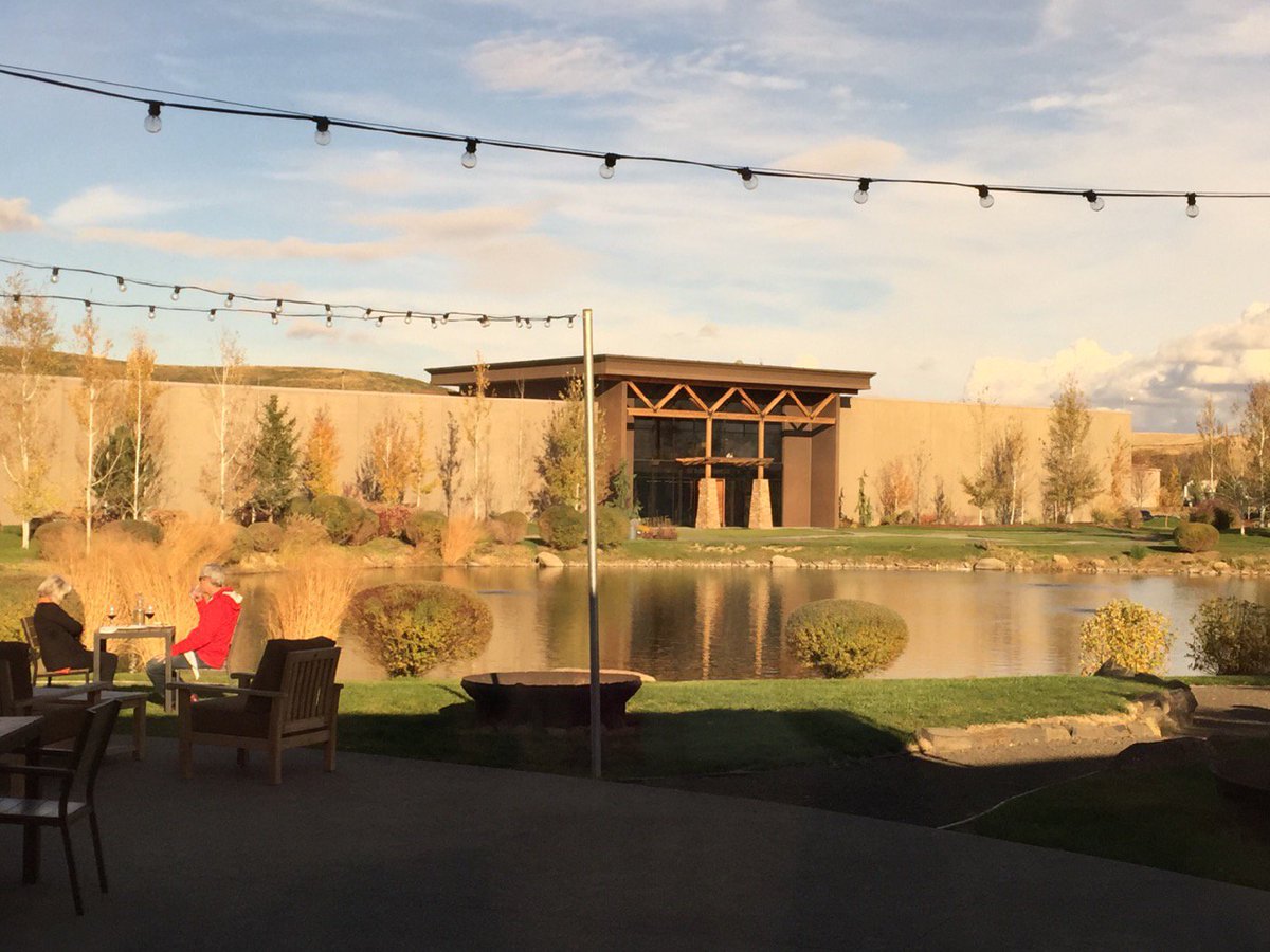 WWValleyWine's tweet photo. Beautiful day at Waterbrook Winery! We're getting excited for the upcoming #WWFallRelease weekend. https://t.co/SHE9ZOD5lB