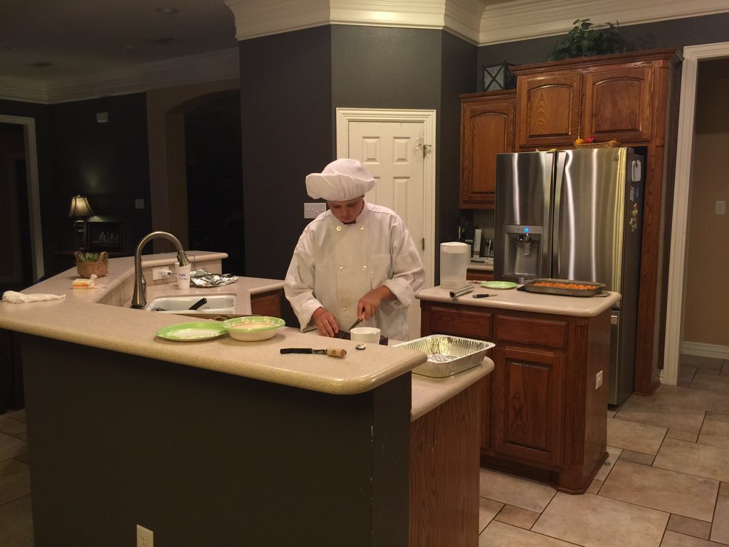 mistivanzandt's tweet photo. Fine dining at home.. This kid is amazing!! #americasnexttopchef #chef #cook #finedining #chefaustin @Austinvz12 https://t.co/Sq326FE1kn