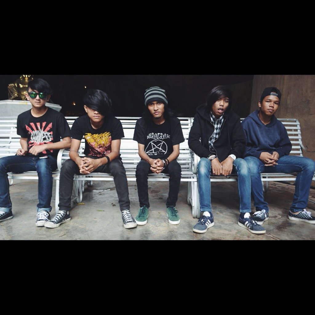 do follow fb : slaughtering the undead ig : stubandofficial