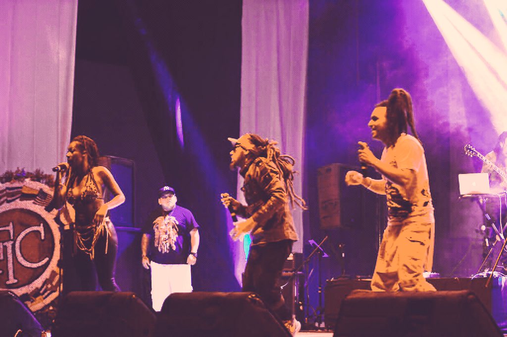 FICBoyaca_'s tweet photo. Se presenta en el Coliseo Cubierto de Tunja el grupo musical de Regae y fusiones #Jamaruk. #FICBoyacá https://t.co/JnPcVJRAwh