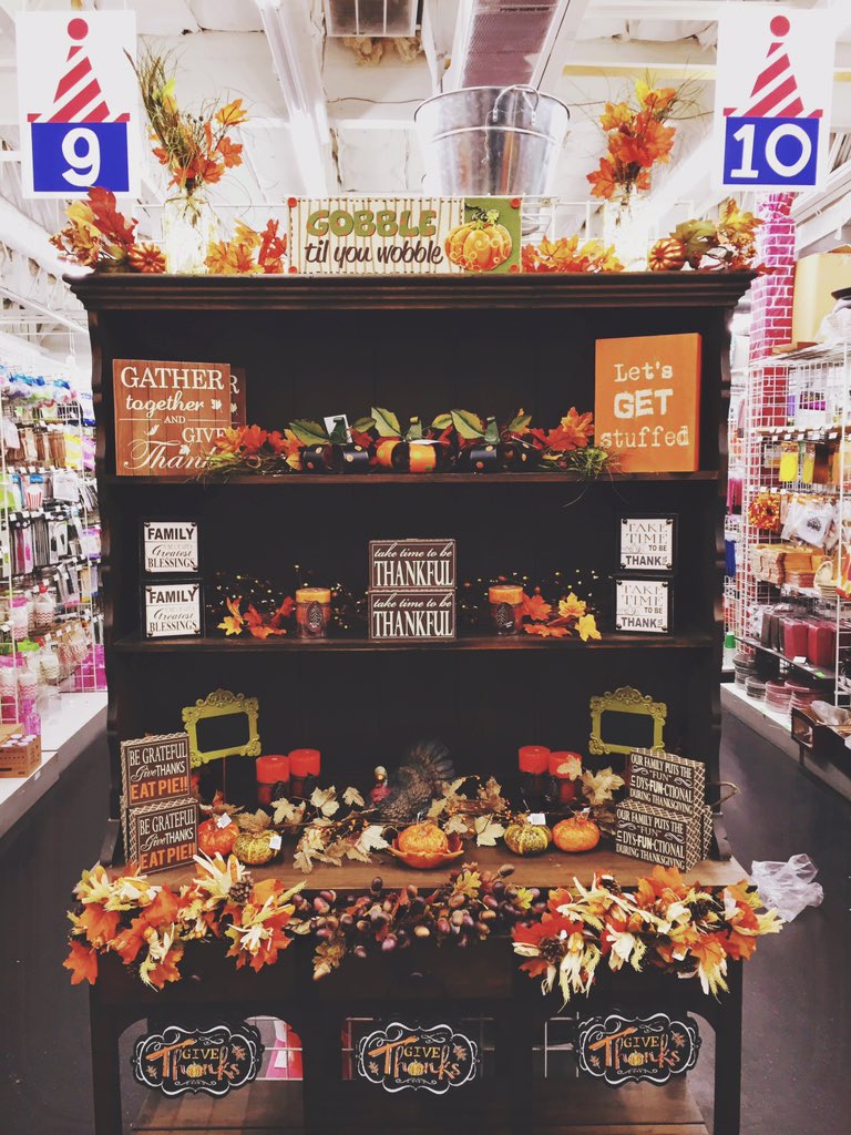 aadrianawill's tweet photo. Me and @graciecoral and @justjessmay were VERY obsessive about making this perfect. Happy not Halloween! 🍂 #leafage https://t.co/ONEeBFbwcK