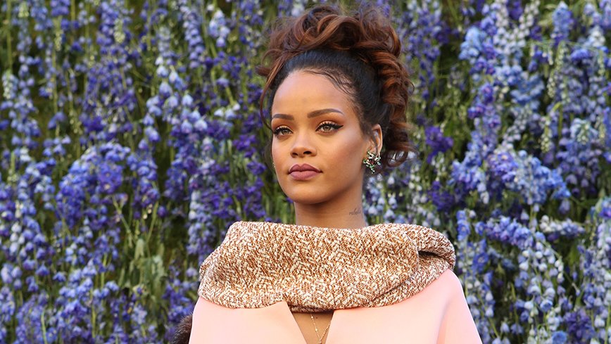 famouslive's tweet photo. Yikes! @rihanna isn’t happy with her new album says her dad Ronald! https://t.co/HSrE4jM5RP https://t.co/ebAULbyGfq