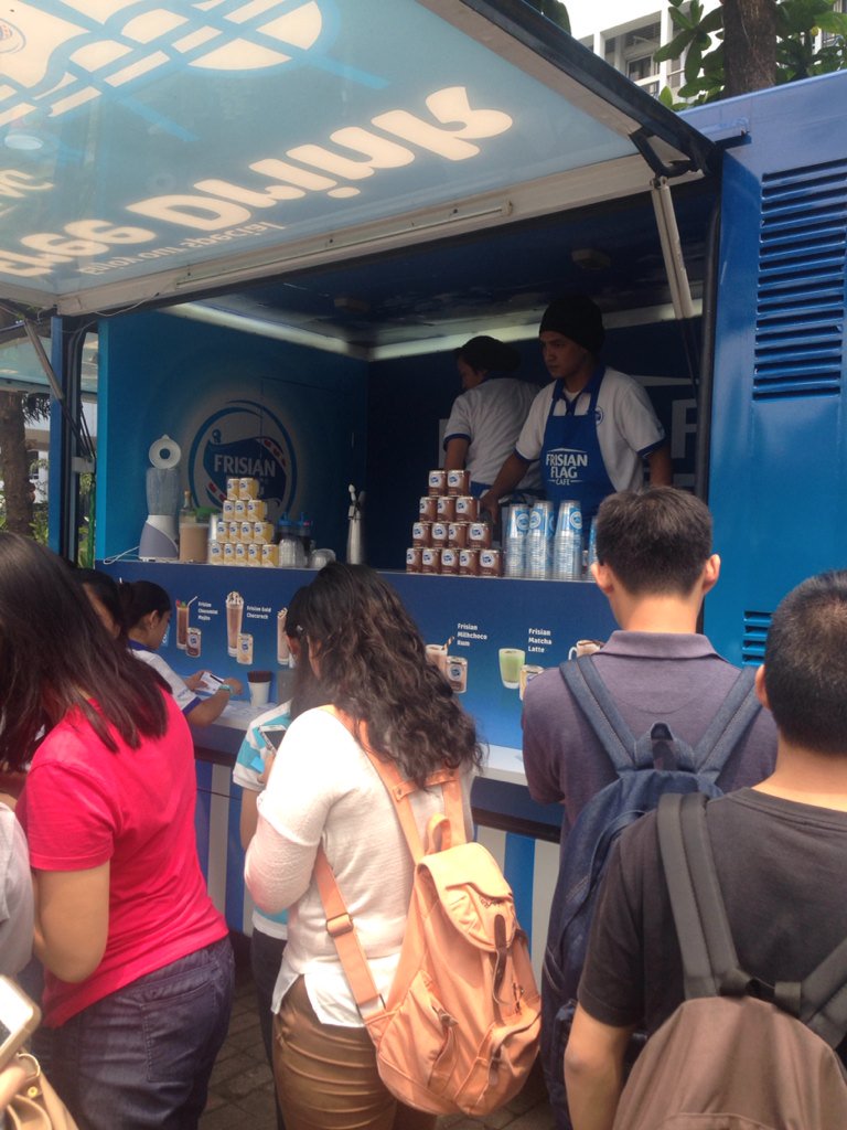hansenwinarta's tweet photo. Getting free treats from #ffcafe #kliktariktuang #immanta #sbsxviii https://t.co/3Ywh6ZRUU1