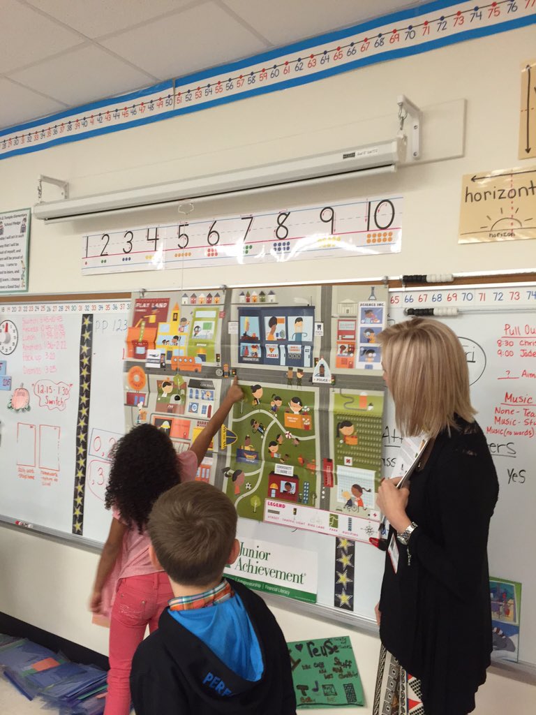 MichielleMorris's tweet photo. Junior achievement @ElemJacks #realworldlearning #eljacks https://t.co/2R9lONcAN1
