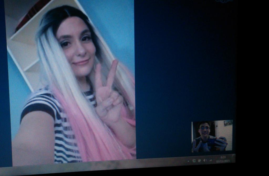 sebasgmouret's tweet photo. Me sé de dos personitas que están hablando por Skype, ultimando los detalles del #ProyectoBookClub :D https://t.co/bBpxbCv5AV