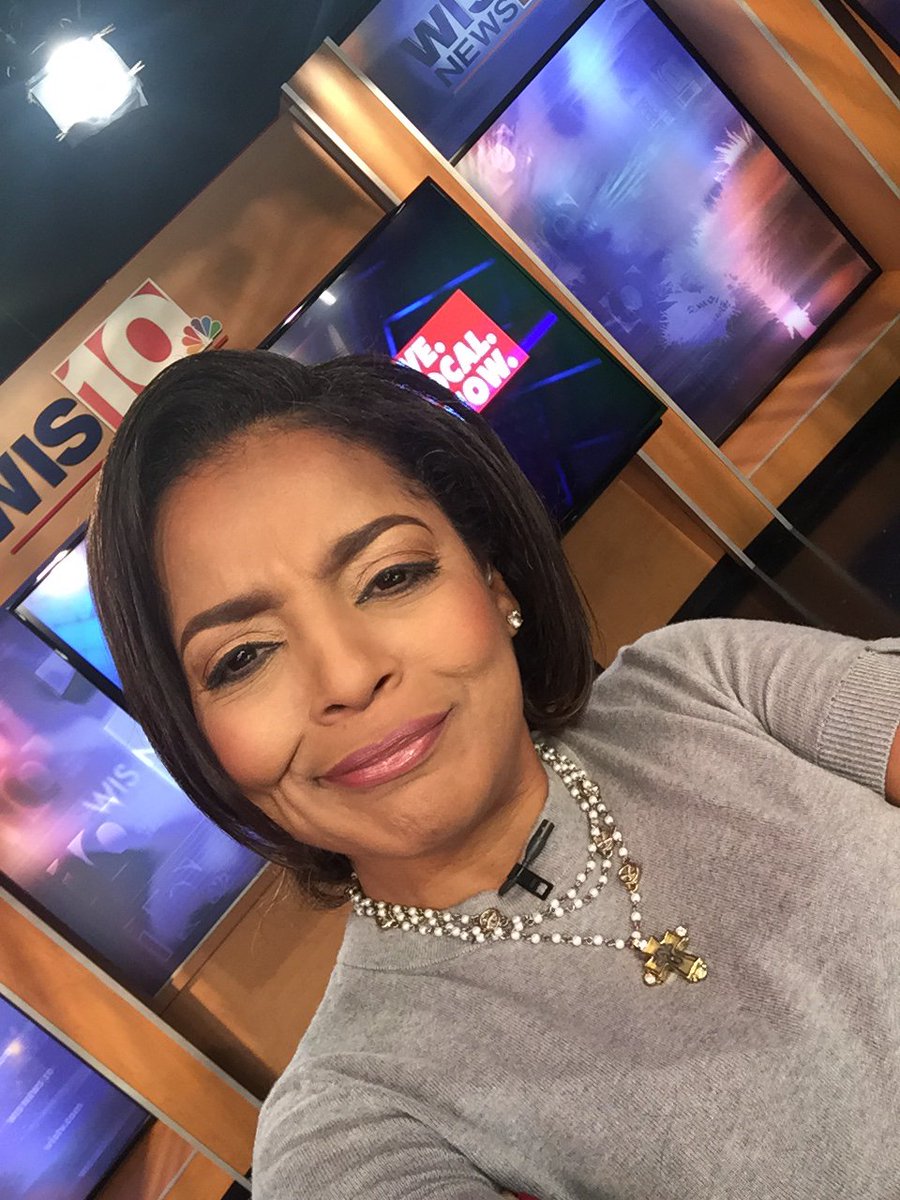 JudiGatson's tweet image. Did y’all hear my hiccups @ the end of the newscast??!!  😲😆🤔 #anchorproblems #waterplease