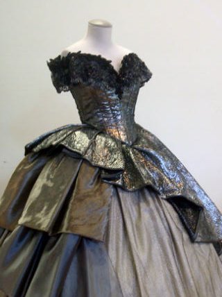 JasonBCyrus's tweet photo. Gorgeous ballgown from 90's #latraviata built by the @CanadianOpera @AMatthewsdavid @Ingrid_Mida #operatalks https://t.co/iBZCpYn6pG