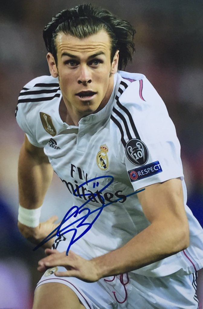 IconSignatures's tweet image. Order an authentic signed photo of Gareth on our website iconsignatures.co.uk or message us! #Bale #RealMadrid