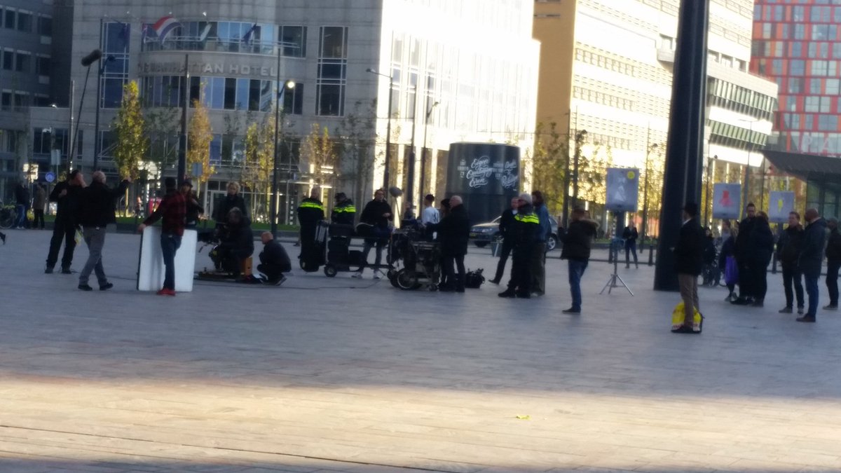 MartinSnoeck1's tweet photo. Vandaag op het centraal station. Opnamens #FlikkenRotterdam  @FlikkenRDAM https://t.co/CI90gBbnBo