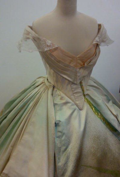 JasonBCyrus's tweet photo. Breathing Optional | Ballgown Bust detail of #latraviata's doomed diva @CanadianOpera #operatalks @Ingrid_Mida https://t.co/88UZAIkygR