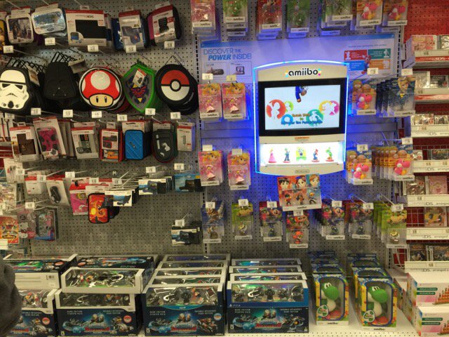 Mega Yarn Yoshi made his US debut a little early at one store. Photo via rhaydeo on r/amiibo