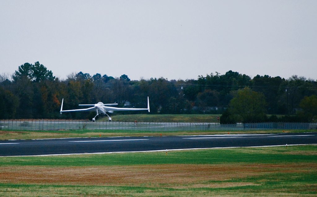 FlyLebanonTN's tweet photo. Saturday morning, this couple from Chatt came in something that reminded us of a Star Wars aircraft. 🛫 https://t.co/xfRKiiWAZa