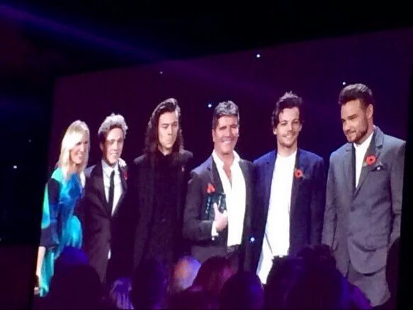 HStylesInfo's tweet photo. Meninos no #MITsAward hj #1 
#11DaysUntilMITAM https://t.co/RaHbcruy1v