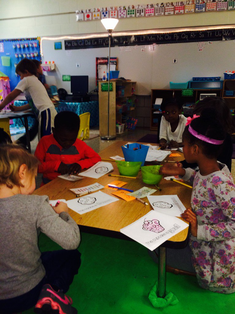 kellyaoconnell's tweet photo. Kindergarten Students are Readers @ColgateES @andreabcoker @edicello15 #colgateproud https://t.co/n4pkpM7MhI